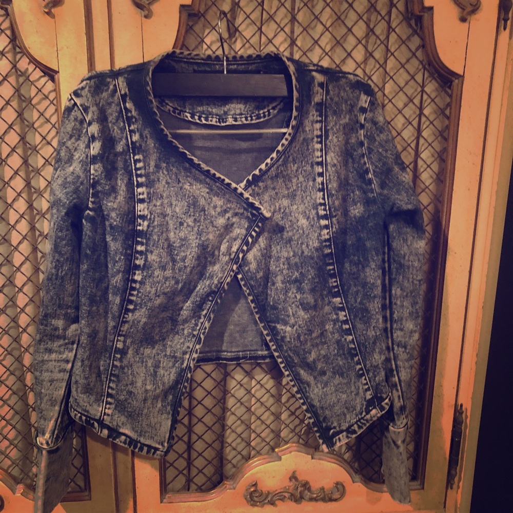Adorable chic fitted crop leather jacket
